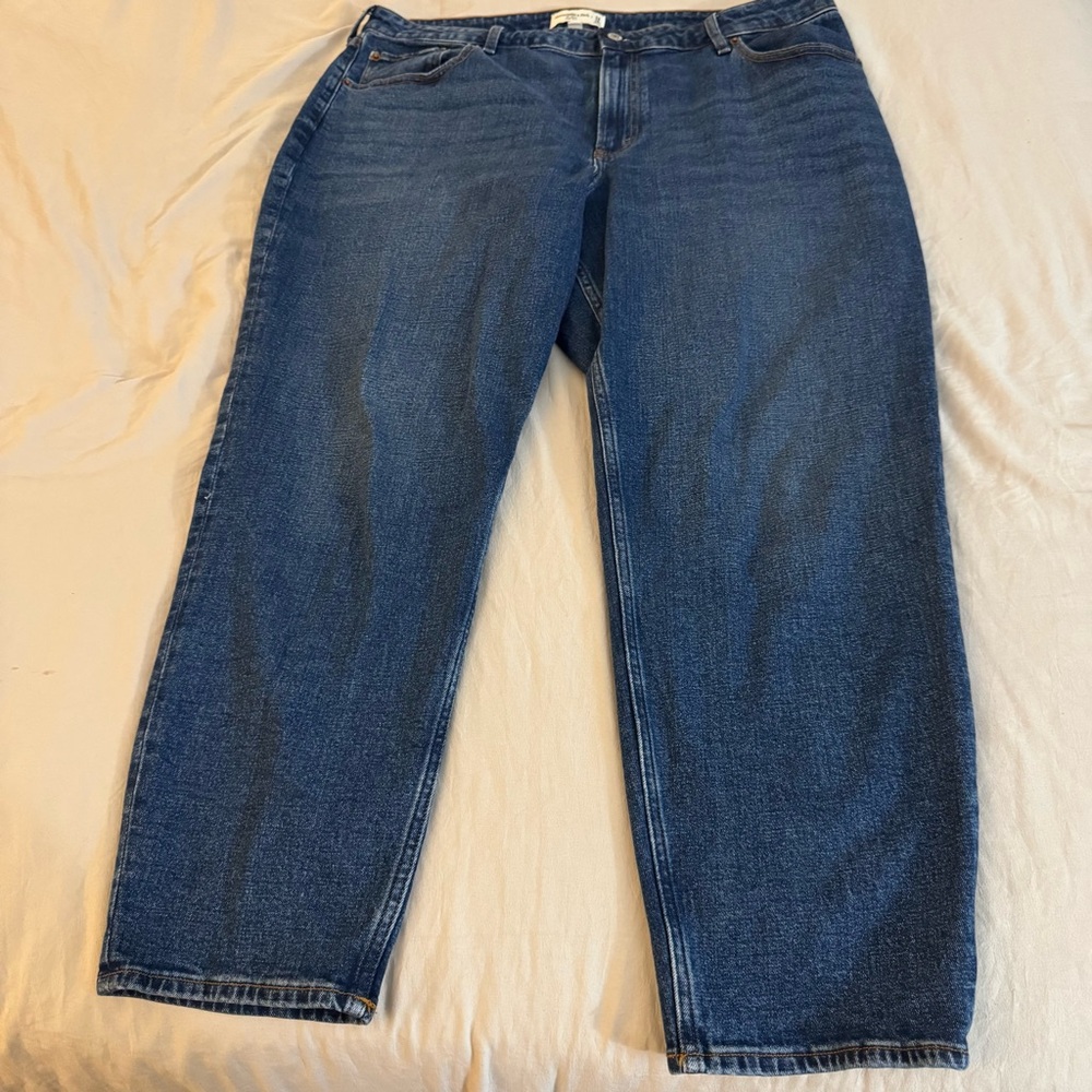 NEW Abercrombie & Fitch  Curve Love High Rise Mom Jeans Sz 34 | 18R 30.5-inseam